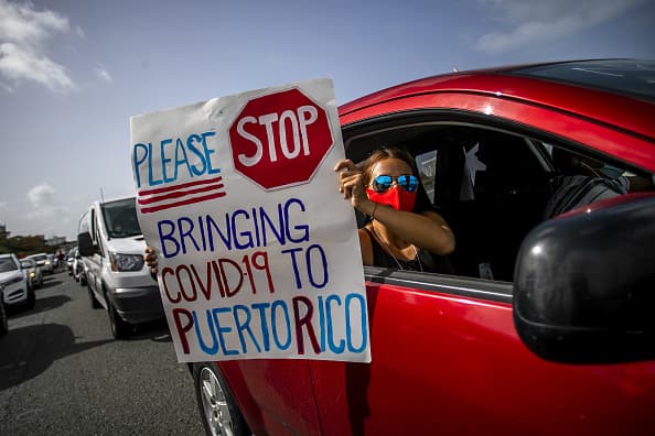 La llegada de visitantes a la isla se dio luego de que la organización 
<b><i>Discover Puerto Rico</i></b> realizara una campaña para atraer turistas luego de que se anunciara que el 15 de julio se reactivarían las actividades. 
<b>Esta fecha se retrasó debido a la aceleración de la propagación del coronavirus en la isla. </b>