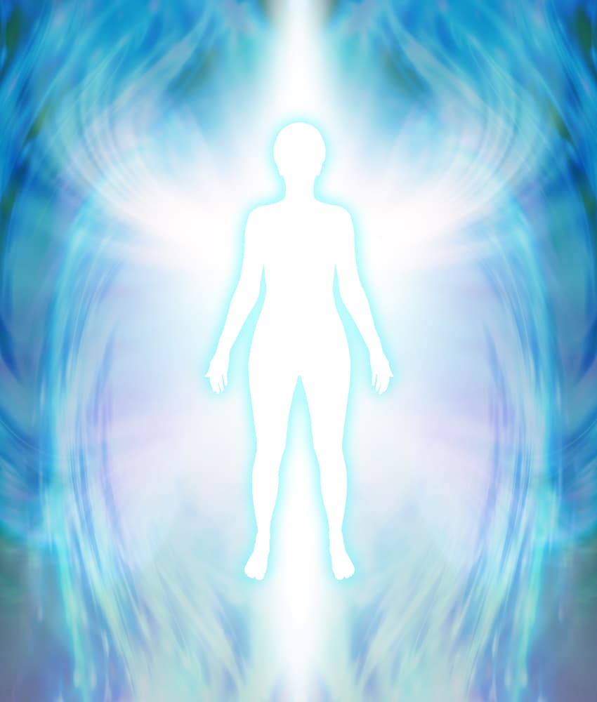 <b>Cómo evadir las malas vibras de las personas de tu alrededor</b>
<br>La solución más práctica a eso es poner una barrera, visualizando nuestra aura como una luz que nos rodea, esto nos ayuda a concientizarnos de que el problema no nos corresponde, y colocarnos en una postura de espectador.