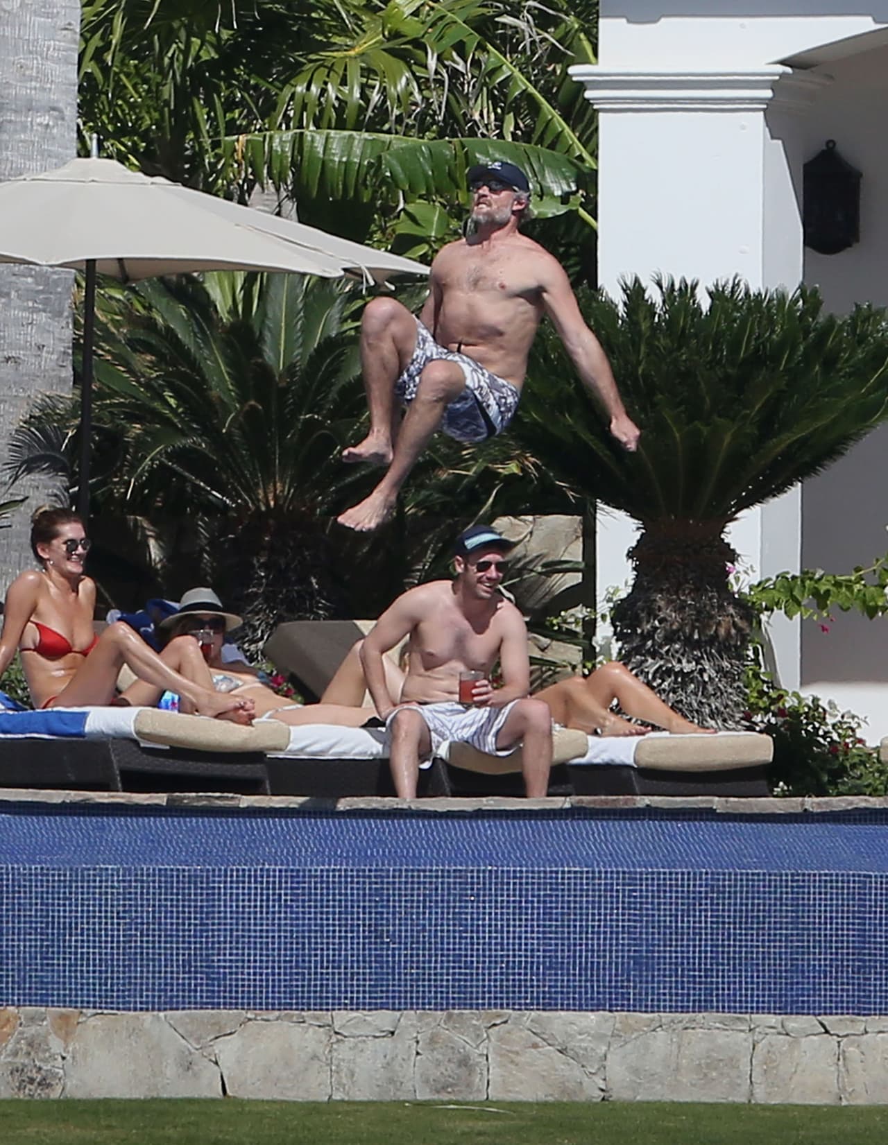 Su esposo, Eric Johnson, se aventó tremendo clavado.