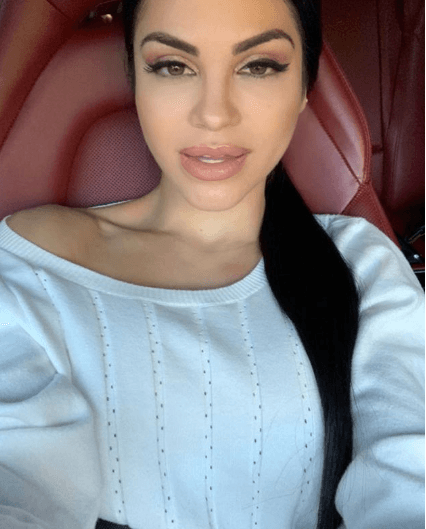 El tema ‘La mejor versión de mí’, está dedicado a todas las mujeres que han sufrido algún tipo de violencia.