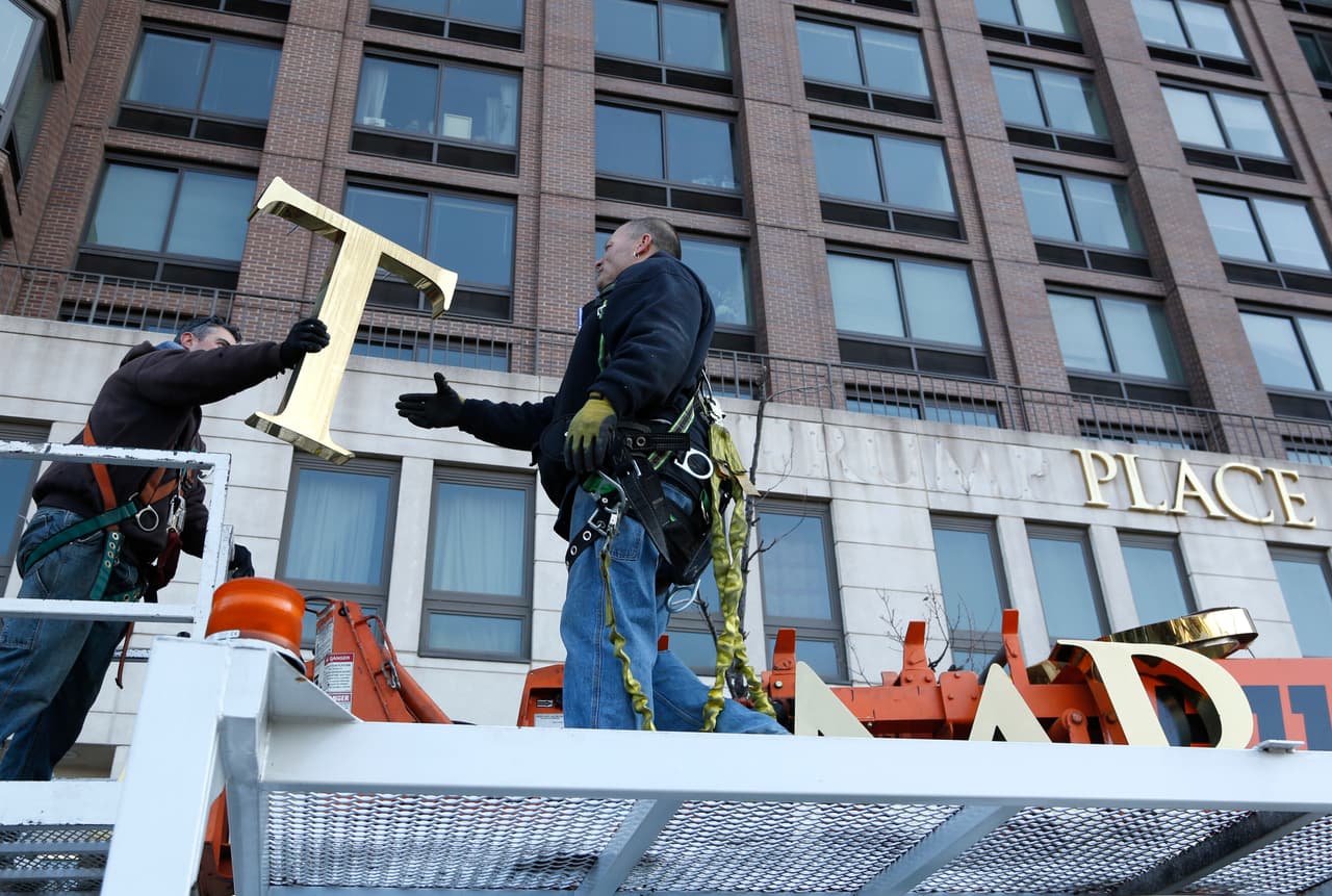 Quitan el apellido Trump de edificios en Nueva York tras petición de inquilinos que sienten vergüenza