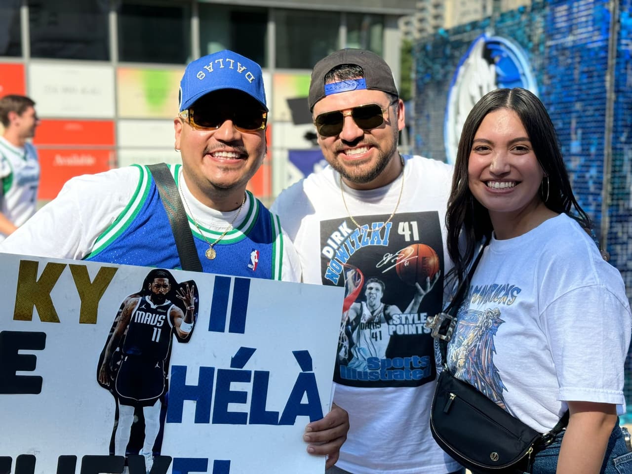 La afición de los 
<b>Dallas Mavericks mantienen la esperanza en sus jugadores.</b>