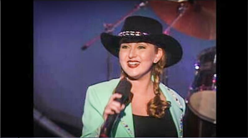 El grupo mexicano de música norteña, Límite, tocó 'Hasta mañana'. Se coronaron también como los ganadores del premio Grupo del Año en la categoría Regional Mexicana. Alicia Villareal tenía entonces apenas veintiséis años.