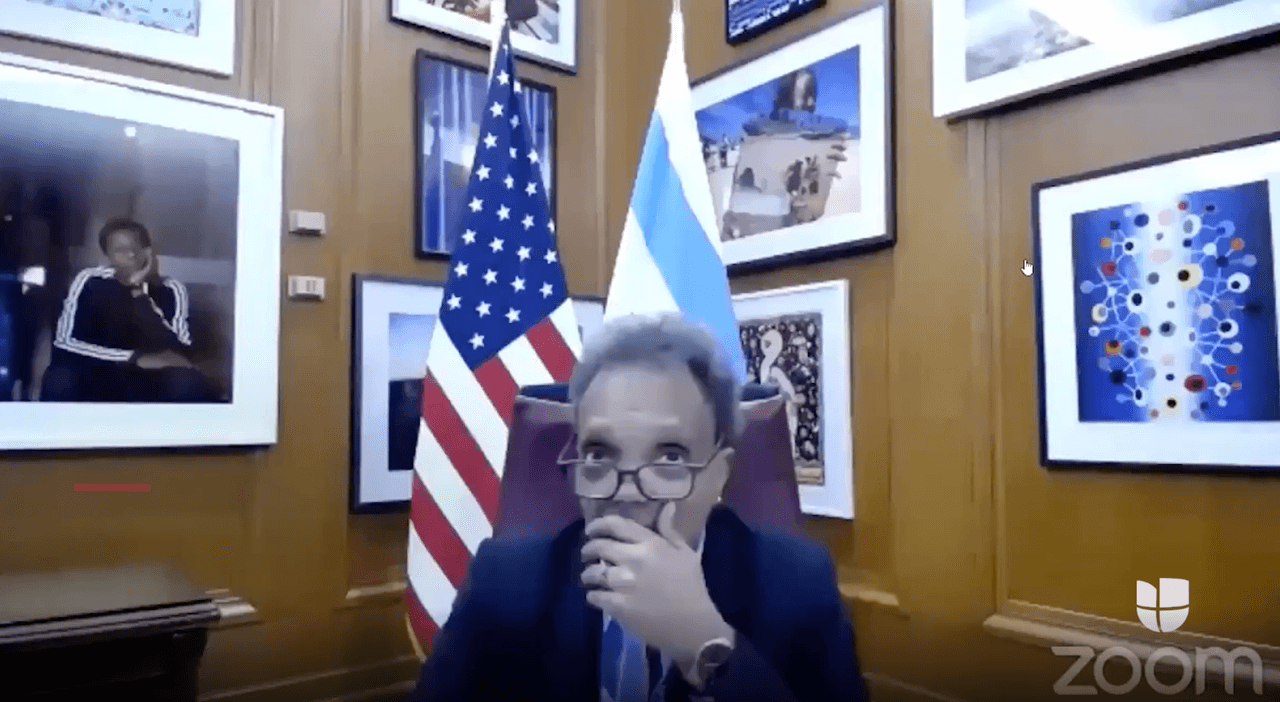 La palabrota que se le escapó a la alcaldesa Lori Lightfoot sin saber que su micrófono estaba encendido