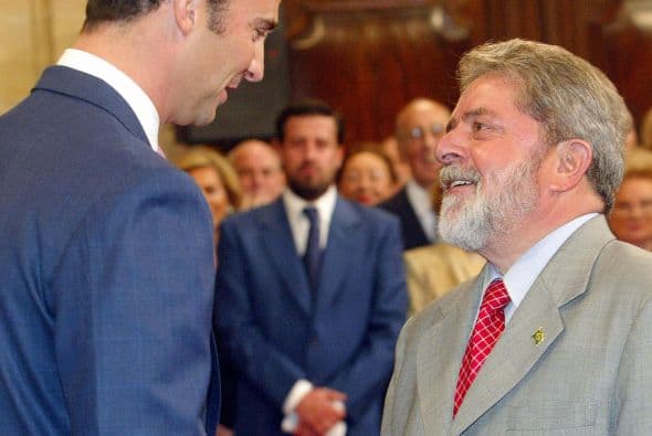 Una imagen del príncipe Felipe con el expresidente de Brasil Lula Da Silva.