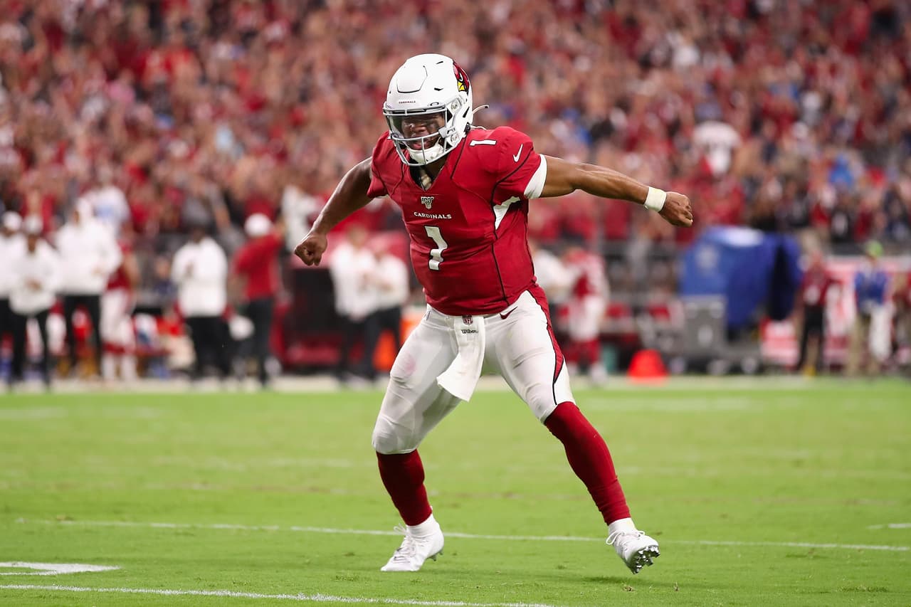 Kyler Murray #1 mariscal de campo de los Arizona Cardinals tuvo una buena actuación tras su debut en la NFL.
