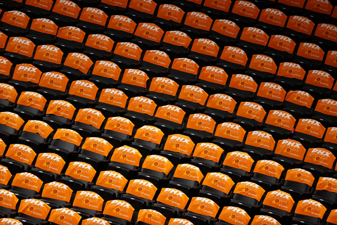 Los primeros 5,000 aficionados recibirán una toalla de
<i> Rally. </i>
<br>