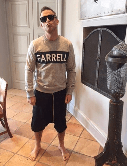 En la misma puedes encontrar camisas, trajes, abrigos, zapatos y pañuelos.