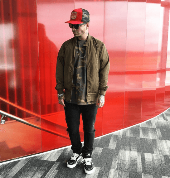 El reguetonero siempre ha dejado claro que le encanta vestir bien y con un estilo muy particular.