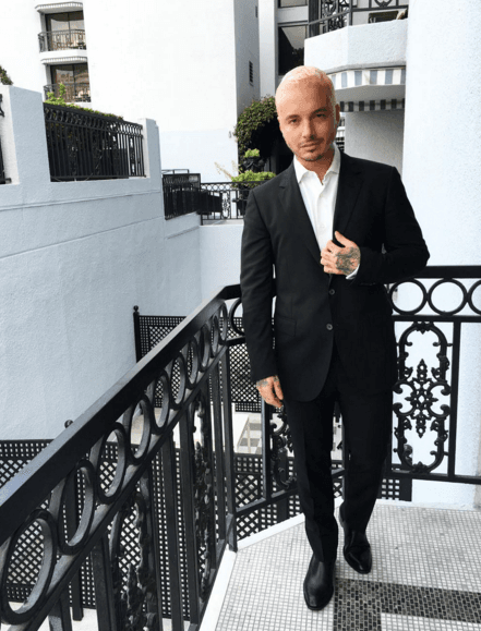 Wow! Este hombre sí que sabe cómo verse fantástico, pero él no es el único cantante que se ha involucrado en el mundo de la moda. Tienes que conocer a todos los que tienen su propia marca.