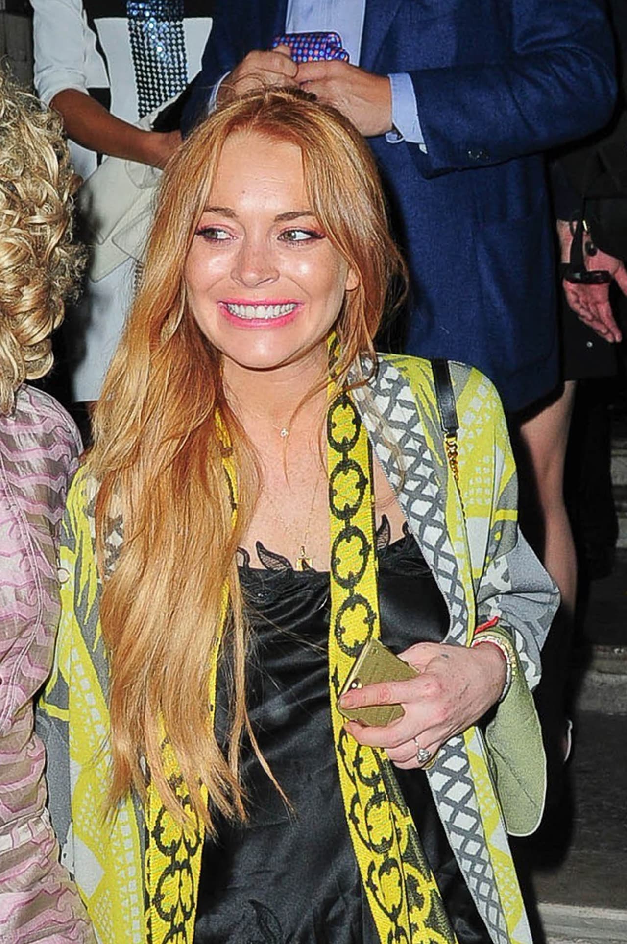 Con una sonrisa de oreja a oreja se depidió del lugar