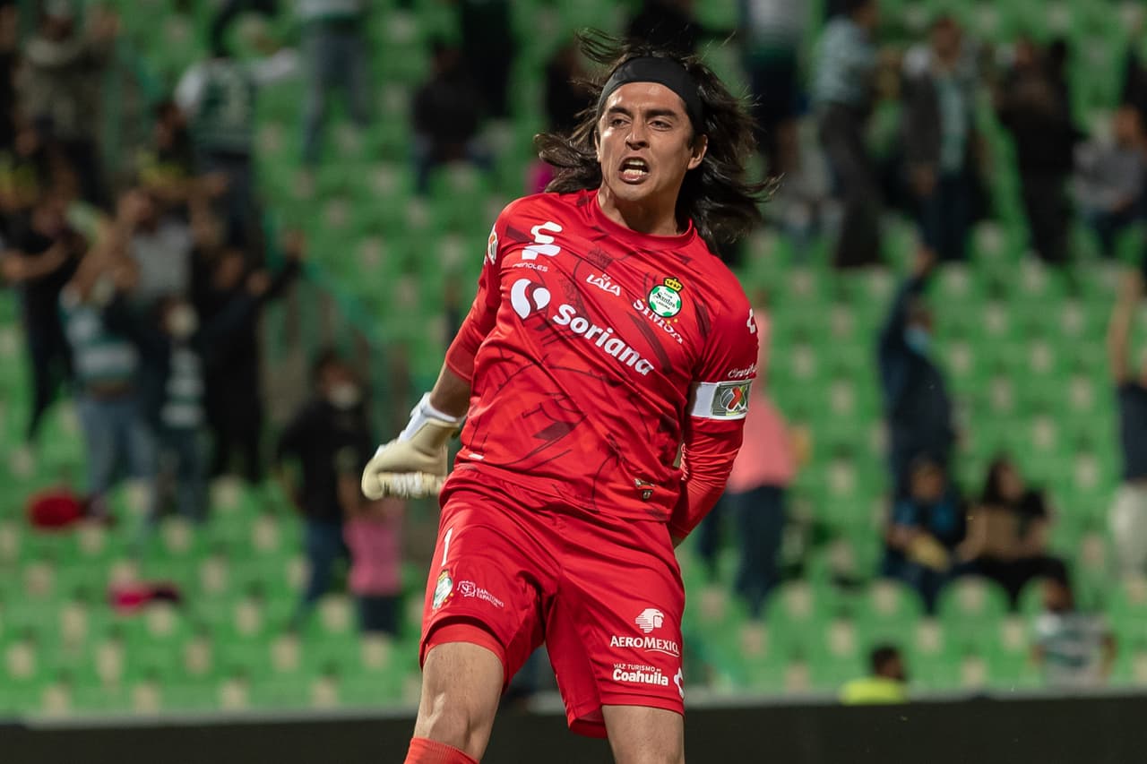Carlos Acevedo, que tuvo poco trabajo, festejó el gol con todo.