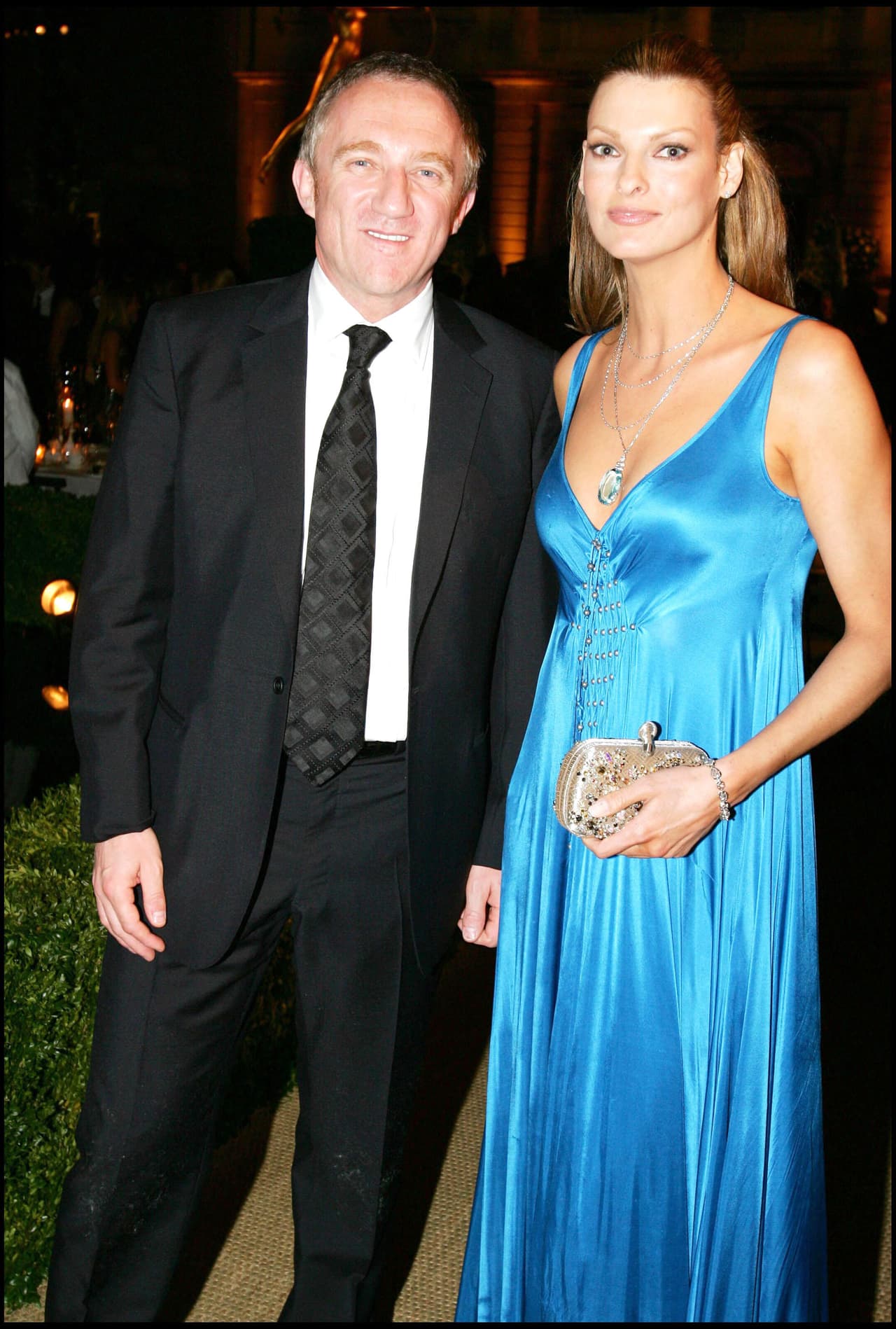 Un año antes, la modelo Linda Evangelista y Pinault mantuvieron una relación que duró alrededor de cuatro meses. Uno de los eventos en los que fueron vistos juntos fue la Gala del MET de 2005.