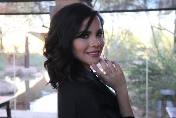 Nuestra representante Gloricely Loug ha llegado muy lejos en Nuestra Belleza Latina 2015. Pero la joven de 19 años podría ser descalificada este fin de semana, dejando sus sueños a medias. Aunque su futuro es incierto, de lo que no hay duda es que a esta arizonense le sobra belleza y talento, como lo muestran esta sesión de fotos en las instalaciones de Univisión Arizona.