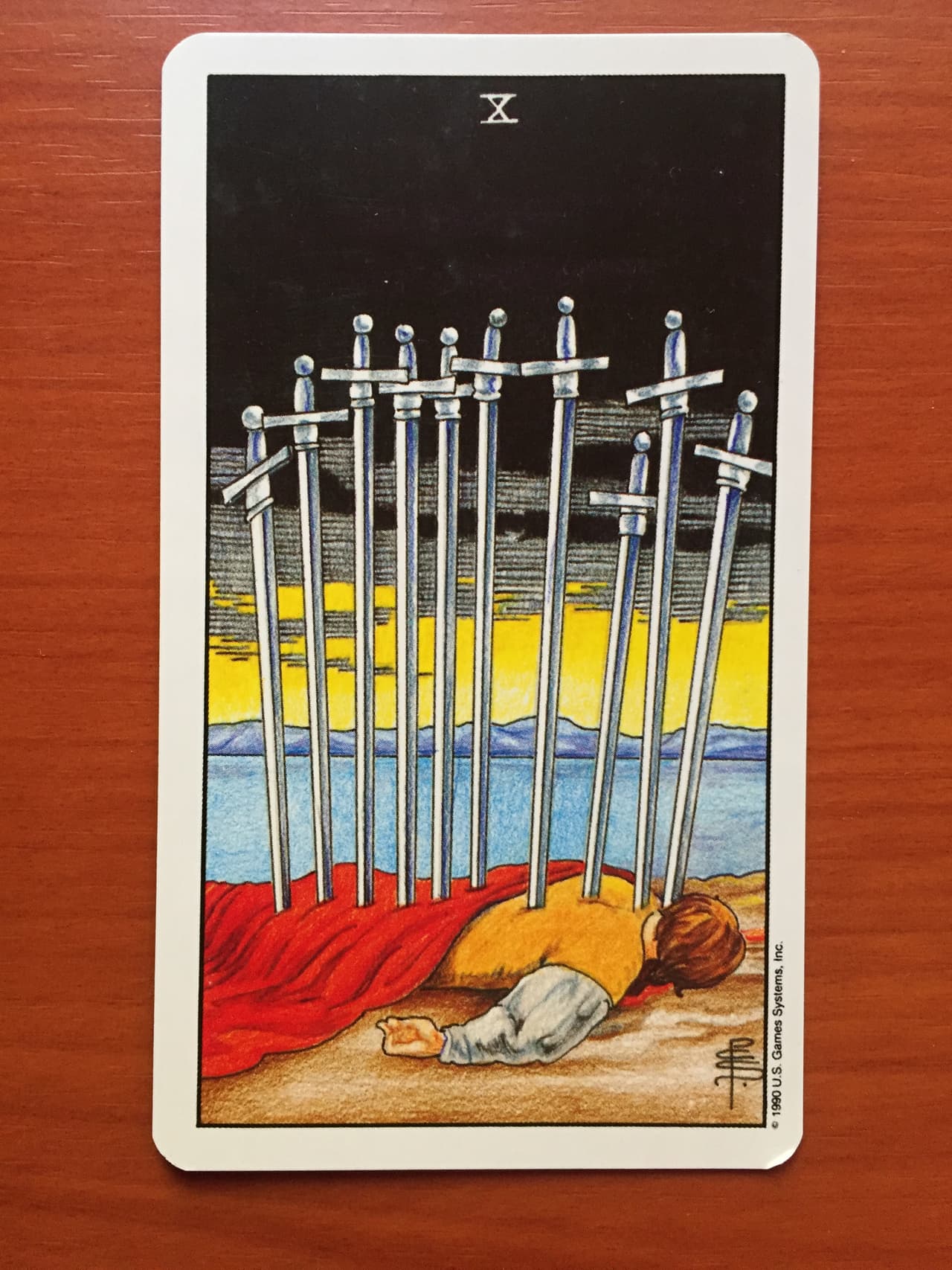 En el ámbito de dinero y finanzas, también vienen puras decepciones y malas noticias. No es tiempo de hacer nada con tus ingresos, inversiones. No gastes más de lo necesario ni mucho menos andes prestando dinero que no lo verás de vuelta. Cuidado también con quien tengas tu dinero porque podría traicionarte.