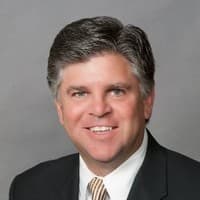 El médico forense del condado de Dallas identificó a Stephen Lee Thelen de 58 años junto a su esposa Gina Thelen de 57 años como dos de las diez de las víctimas en el accidente aéreo.