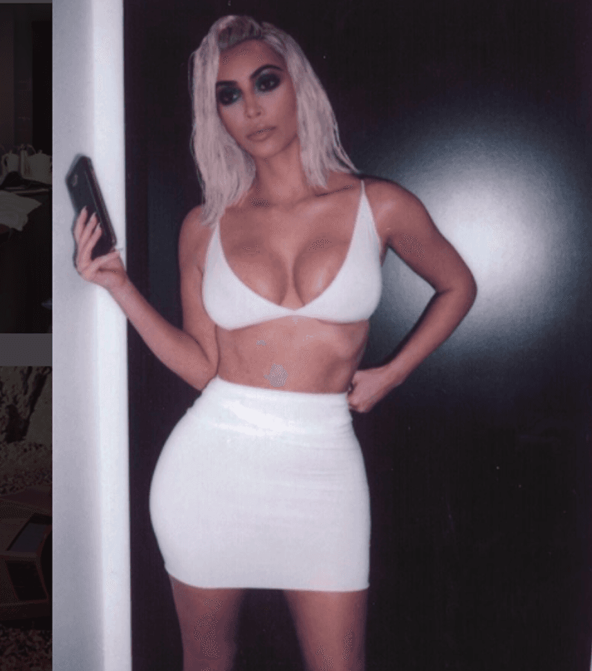 <h3 class="cms-H3-H3">14</h3>
<br>Vogue: ¿Cuál es la pregunta que más odias que te hagan?
<br>Kim: Que la gente me pregunte qué es lo que hago o a qué me dedico.