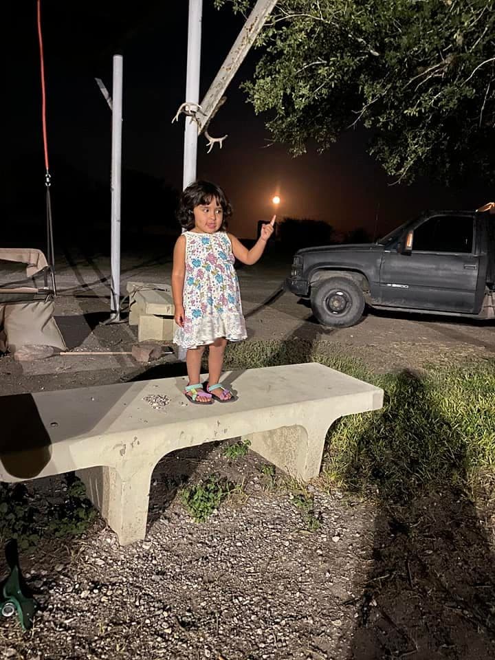 Edma Torres tomó esta tierna fotografía junto a la súperluna.