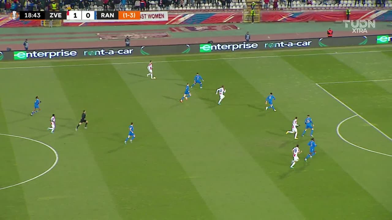 ¡TIRO ATAJADO! disparo por Ohi Omoijuanfo.