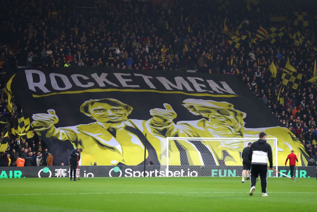 La afición se entrega al Watford en el Vicarage Road.