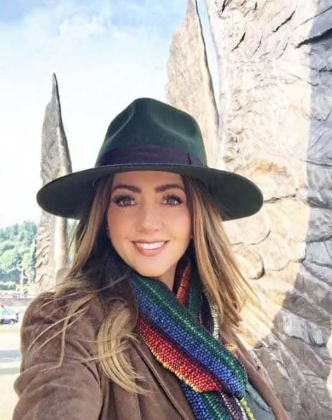 En el armario de Andrea Legarreta los sombreros ocupan un lugar muy especial.