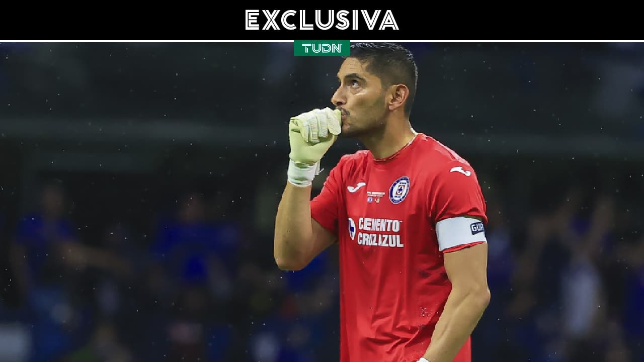 Jesús Corona renueva con Cruz Azul y advierte: "Seremos el equipo a vencer"