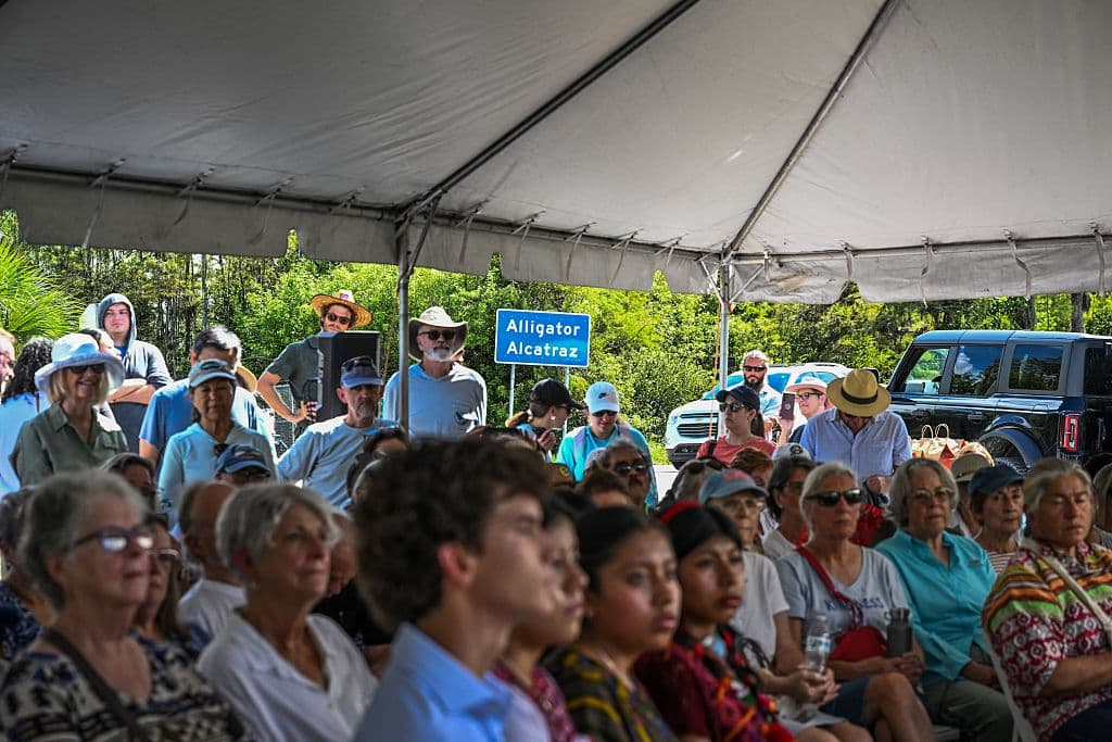Durante la misa, el padre recordó a los creyentes 
<b>la historia del pueblo de Israel y cómo fue liberado de la esclavitud del faraón en Egipto</b>, según el relato bíblico contenido en el libro de Éxodo.