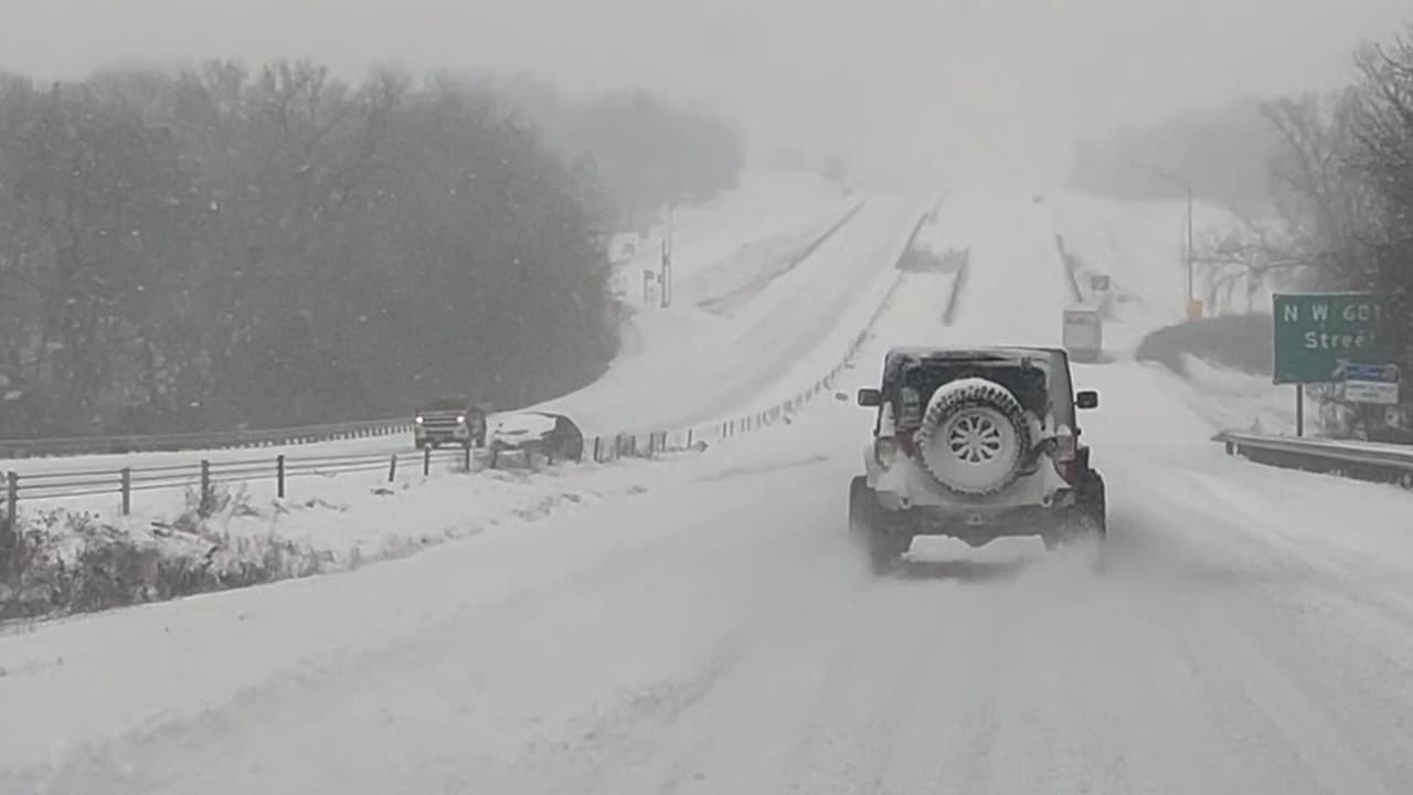 Accidentes de tráfico, vuelos cancelados y nevadas: los impactos de la tormenta invernal en EEUU