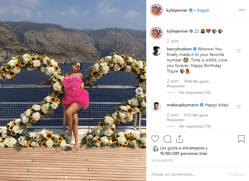 El 10 de agosto, Kylie presumió en Instagram cómo estaba celebrando un año más de vida. En las imágenes se puede apreciar el vestido que eligió para esa fecha.