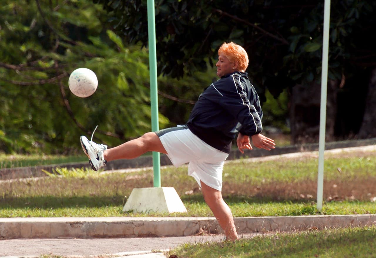 “En la clínica hay uno que se cree Robinson Crusoe y a mí no me creen que soy Maradona”. Otra frase para el recuerdo del Diego durante su rehabilitación en Cuba, en 2004.