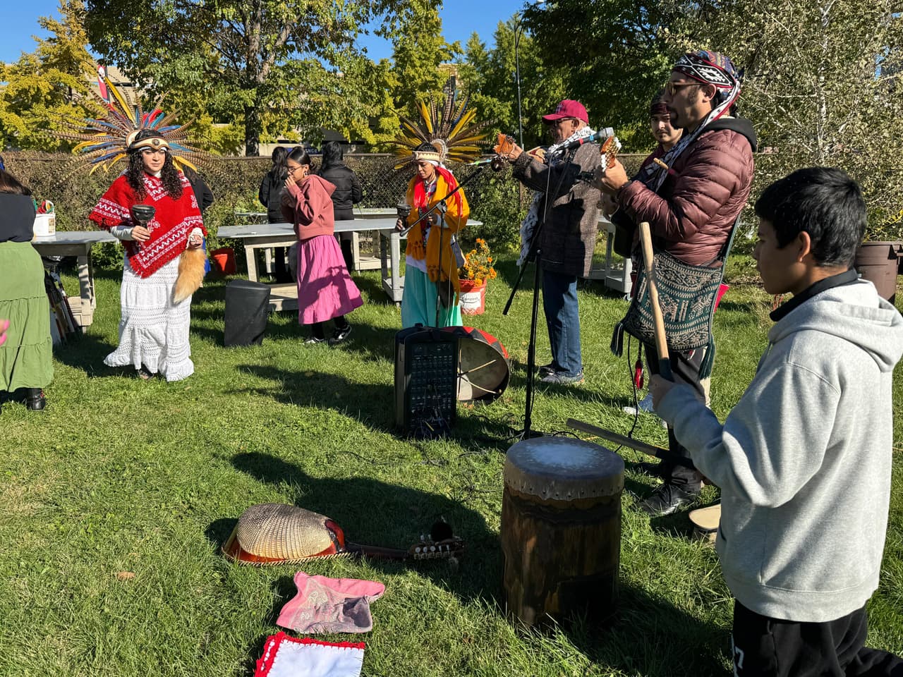 Ferreira asegura que la tradición 
<b>sigue más viva que nunca</b>, sobre todo gracias a las nuevas generaciones.
<br>
<br>“Sigue viva y sigue bien fuerte porque se ha ido enriqueciendo con muchos jóvenes, sobre todo muchos jóvenes entusiastas que siguen y quieren aprender y continuar la tradición.”
<br>