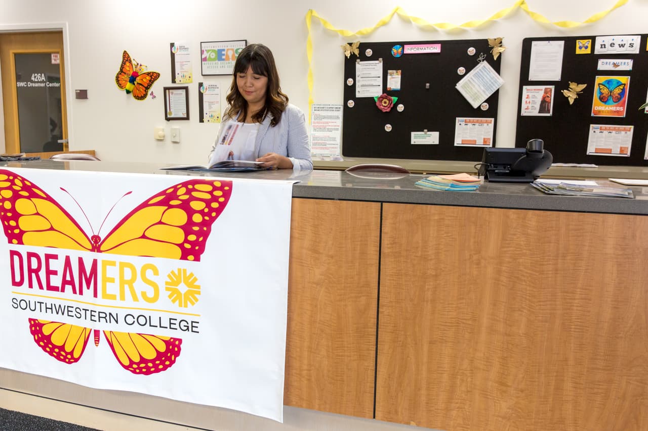 Estudiantes indocumentados de San Diego recibirán servicios legales en colegios comunitarios