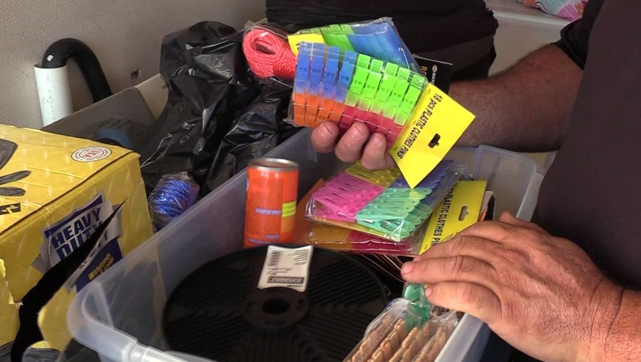 El puertorriqueño también agradeció a las personas que han donado detergentes, suavizadores y hasta las lavadoras, porque gracias al esfuerzo de todos ellos han podido ayudar a los demás.