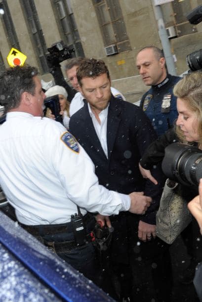 El actor australiano Sam Worthington acudió a una corte de Nueva York después de que fue acusado de golpear en la cara a un fotógrafo (paparazzi). De acuerdo a Worthington el paparazzi intentó tropezar a su novia Lara Bingle de 26 años. 