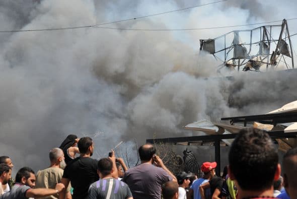 Al menos 42 personas murieron hoy y 500 resultaron heridas en dos explosiones cerca de mezquitas en la ciudad de Trípoli, en el norte del Líbano