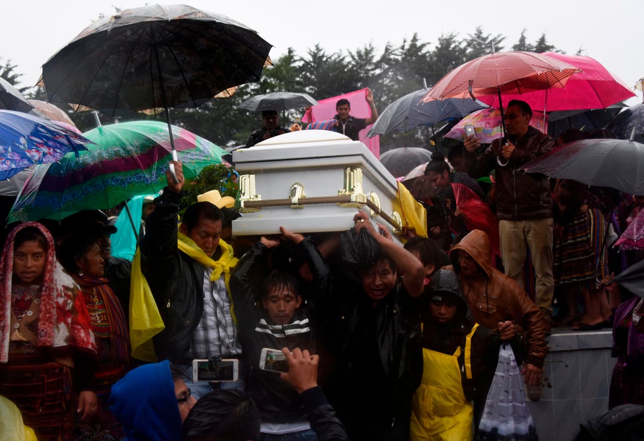 La muerte de Gómez indignó y solidarizó a personas de varias partes del mundo quienes condenaron el hecho en redes sociales.