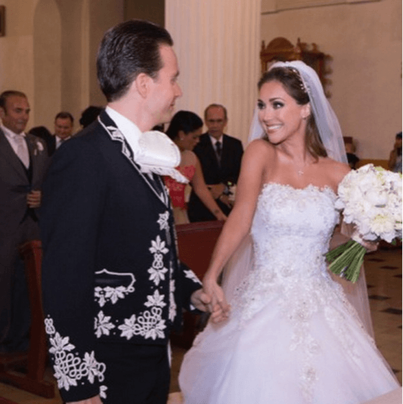 <b><a href="http://www.univision.com/temas/anahi">Anahí</a></b> ha mantenido un bajo perfil en el mundo del entretenimiento desde que se casó con 
<a href="http://www.univision.com/entretenimiento/anahi-celebra-dos-anos-de-casada">Manuel Velasco, el actual Gobernador del Estado de Chiapas</a>.