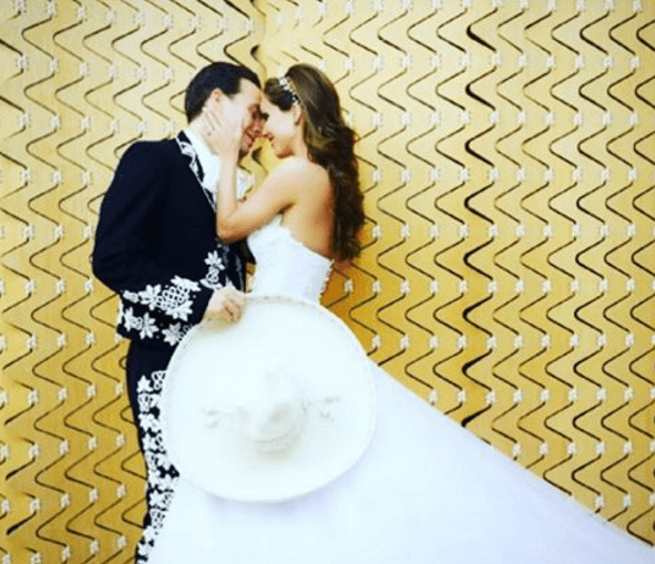 'Rebelde' la mantuvo durante varios años en la cima del éxito. Además 
<b>encontró el verdadero amor en Manuel Velasco</b>, con quien se casó en el 2015 en una boda muy mexicana en Chiapas.