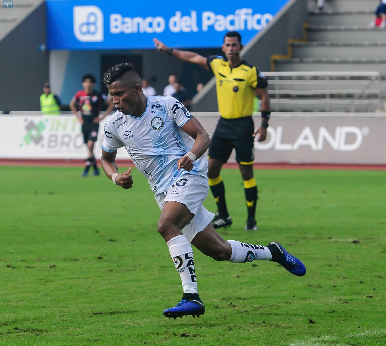 Jonathan Perlaza. El ecuatoriano dejó al Guayaquil City para jugar en Querétaro.
