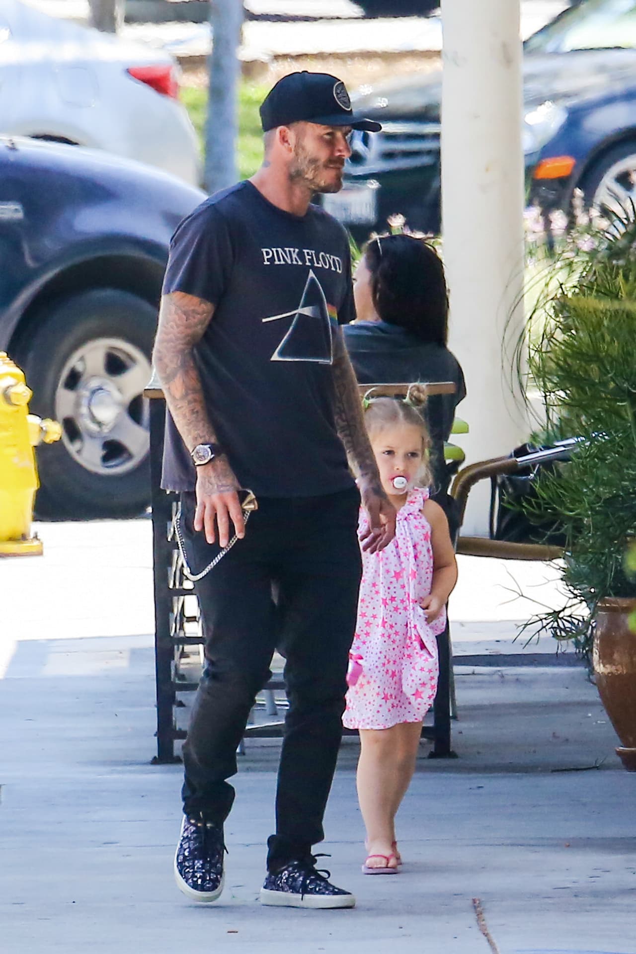 David se defiende de quienes lo llaman mal padre por dejar que Harper aún use chupón.