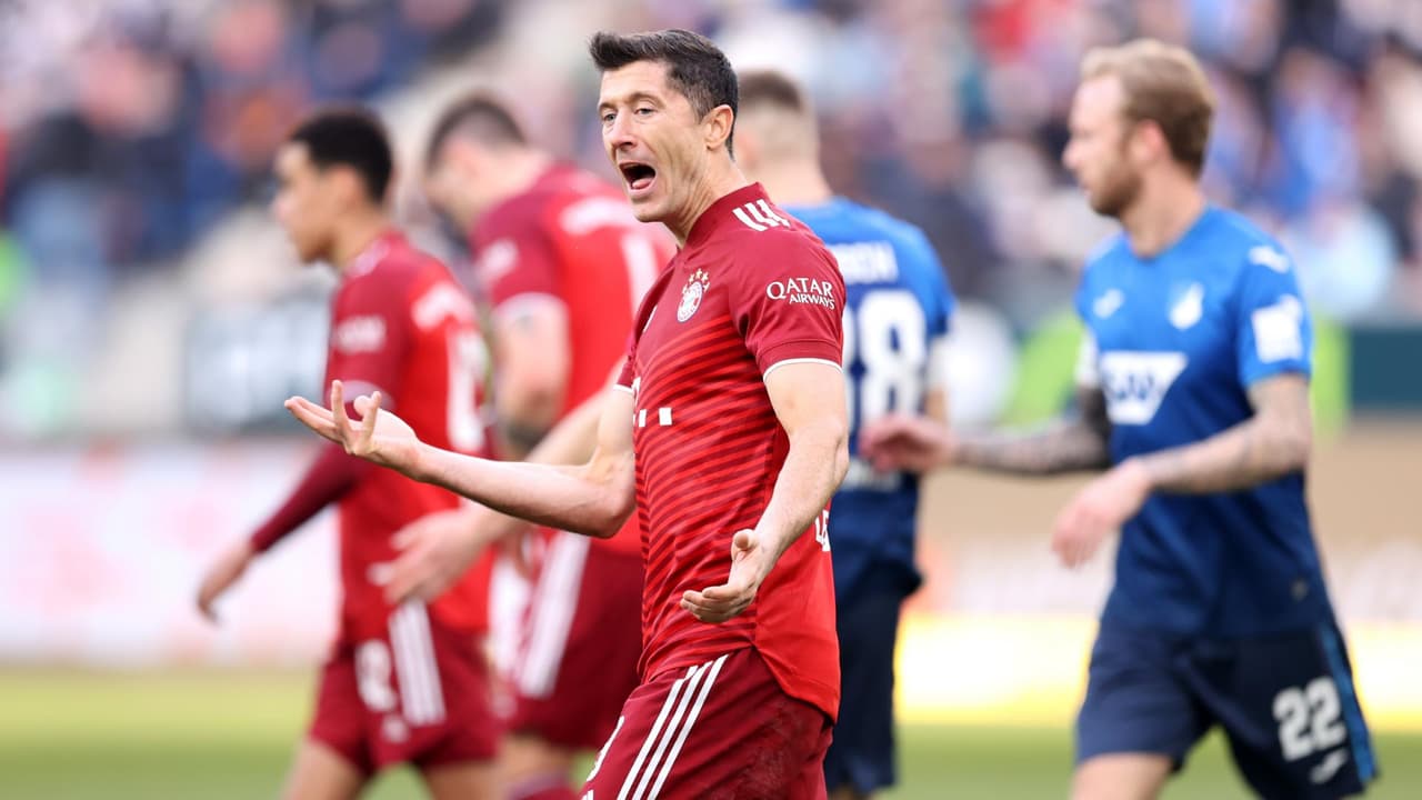 Lewandowski anota su gol 43 de la temporada para salvar al Bayern