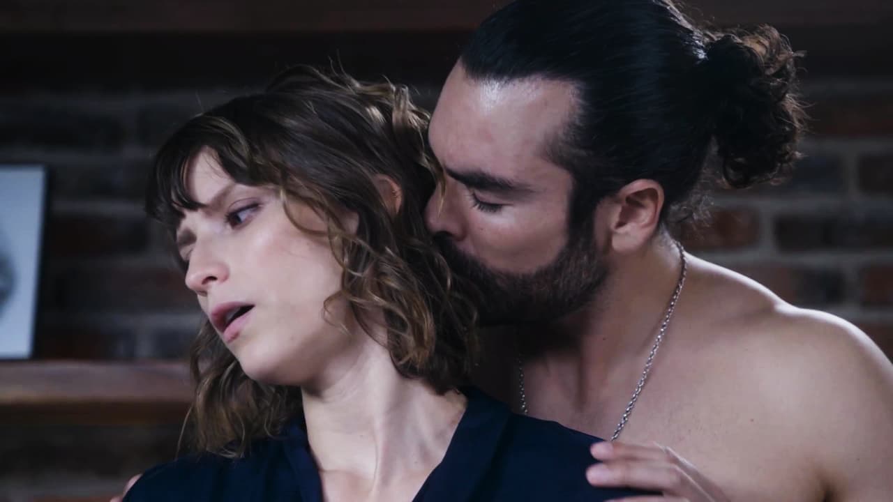 Así que cuando Leonora descubrió la homosexualidad de Alejandro Larios, no pudo evitar vivir una corta historia de amor con José Carlos.