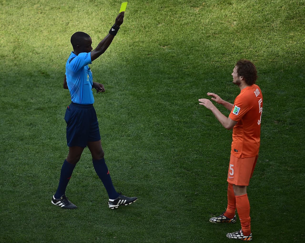 13: Papa Bakary Gassama de Gambia. El más reconocido de África, que ha dirigido en Copas del Mundo.