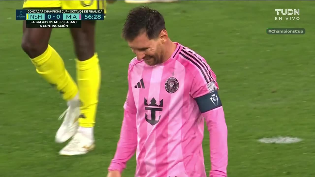 ¡No puede ser, era el gol 900 de Messi! Gran atajada del arquero rival