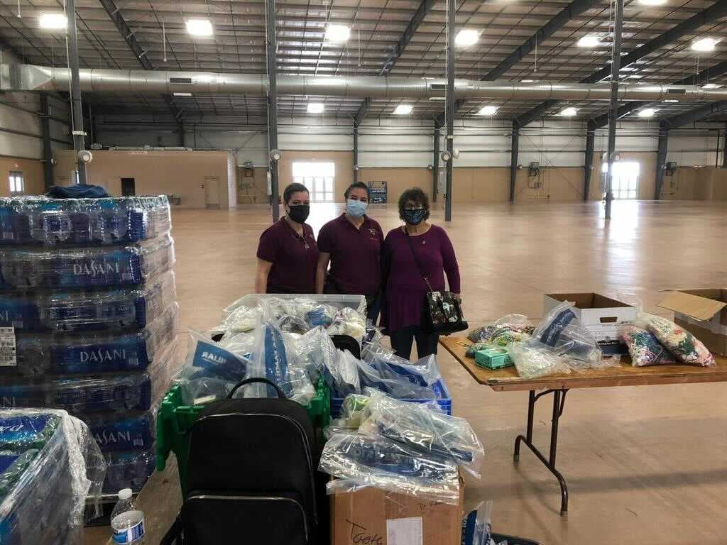 Los funcionarios del condado de Bexar llegaron a un acuerdo de 60 días con el Departamento de Salud y Servicios Humanos de los EE. UU. 
<a href="https://www.univision.com/local/san-antonio-kwex/ninos-inmigrantes-no-acompanados-alojados-coliseo-freeman-san-antonio">Para albergar hasta 2,400 niños migrantes no acompañados en Freeman Coliseum. </a>
<br>
<br>