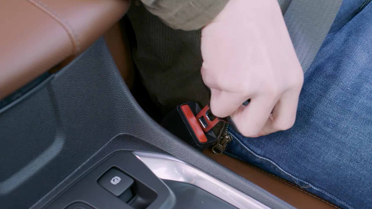 Con tecnología obligan a adolescentes a abrocharse el cinturón de seguridad