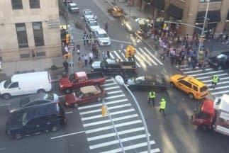 Autoridades investigan el ataque. (Imagen de la cuenta de Twitter de Univision Nueva York).