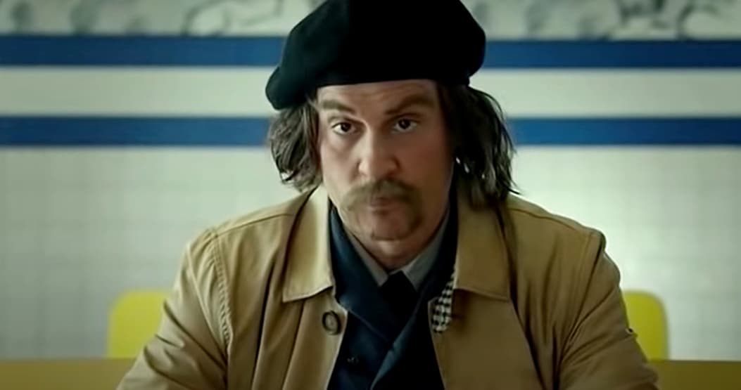 'Yoga Hosers' es quizás una de las películas más extrañas de toda la carrera de Johnny Depp, ya que trata de dos chicas fanáticas de la yoga y un cazador que deben hacer equipo para enfrentarse a un ejército de nazis canadienses que tienen la forma de salchichas.