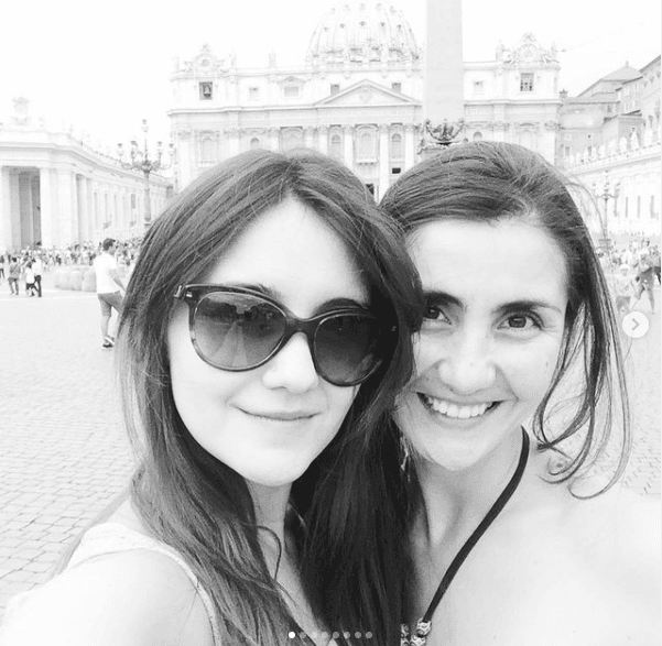 <b><a href="https://www.univision.com/temas/dulce-maria">Dulce María</a></b> sorprendió a todos al felicitar a su hermana Claudia, quien parece su melliza: "¡Feliz cumpleaños a mi hermana hermosa! Una mujer fuerte, trabajadora, súper mamá, emprendedora, independiente, siempre con buena actitud, carácter y una sonrisa aunque también con un corazón enorme y hermoso", dijo la ex RBD por Instagram.