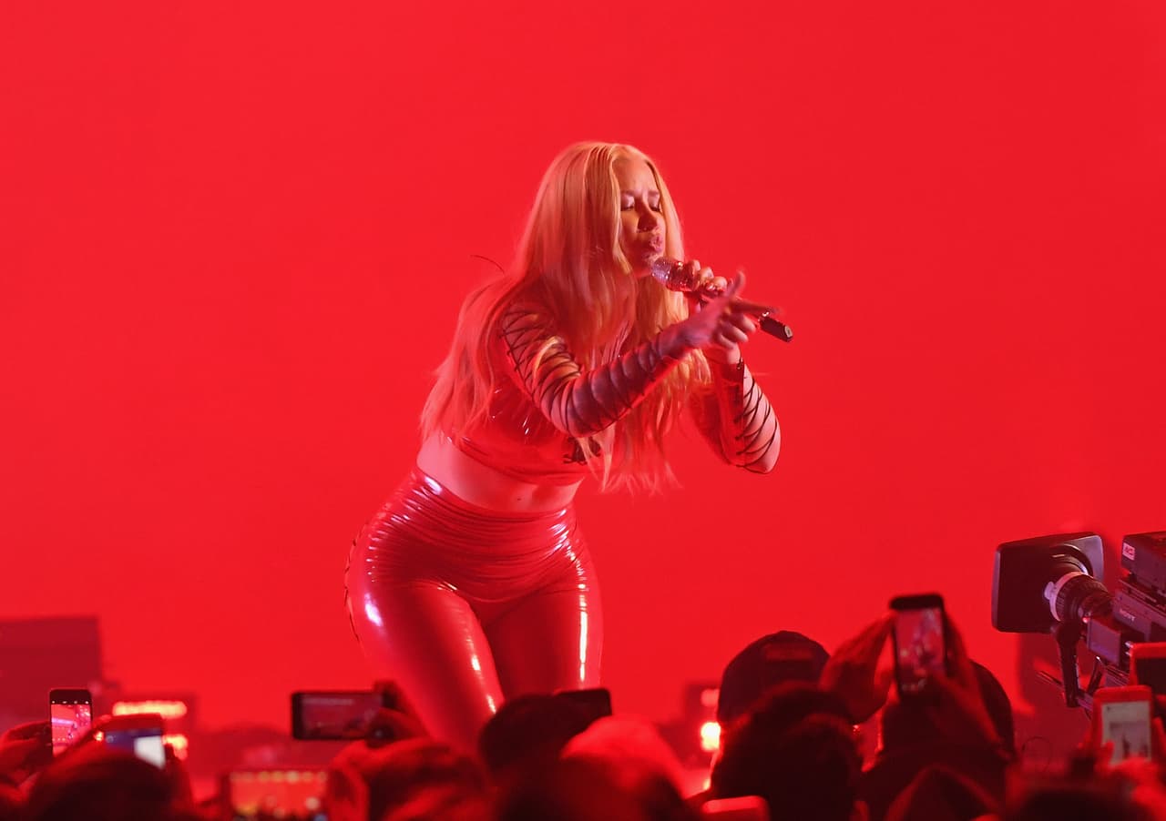 Iggy Azalea llegó desde Australia a Premios Juventud 2017.